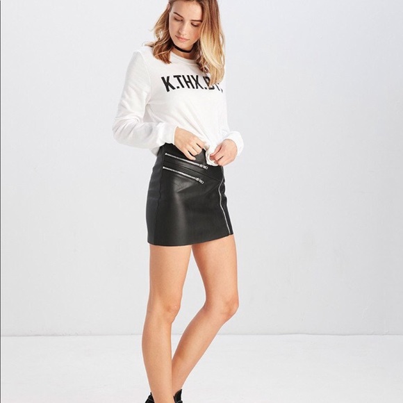 NWT Trendy Faux Leather Mini Skirt - Picture 4 of 8
